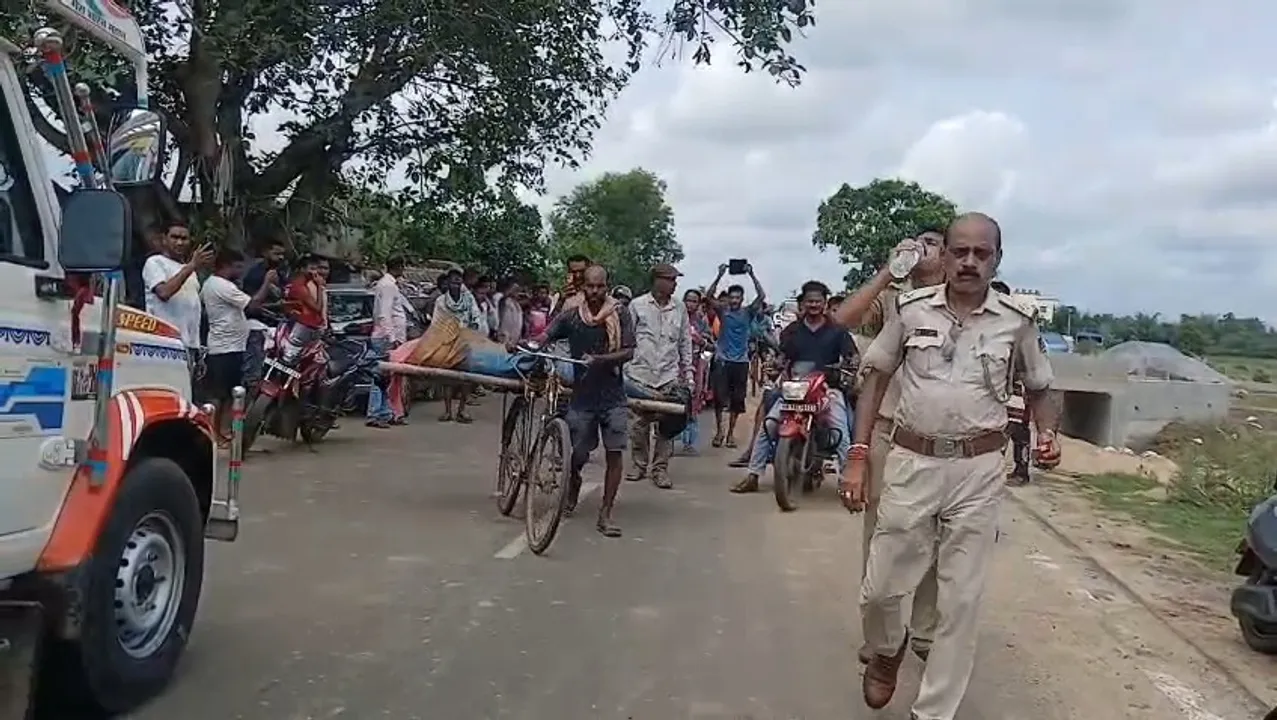 ନ୍ୟାୟ ଦାବିରେ ଶବକୁ ସାଇକେଲରେ ବୋହି ଥାନାକୁ ନେଲେ ପରିବାର ଲୋକ