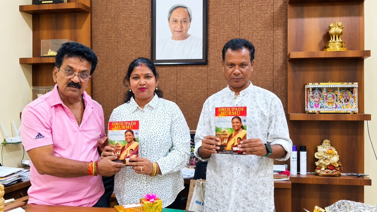 ରାଉରକେଲାରେ ରାଷ୍ଟ୍ରପତି ଦ୍ରୌପଦୀ ମୁର୍ମୁଙ୍କ ଜୀବନୀ ଉପରେ ପୁସ୍ତକ ଉନ୍ମୋଚିତ