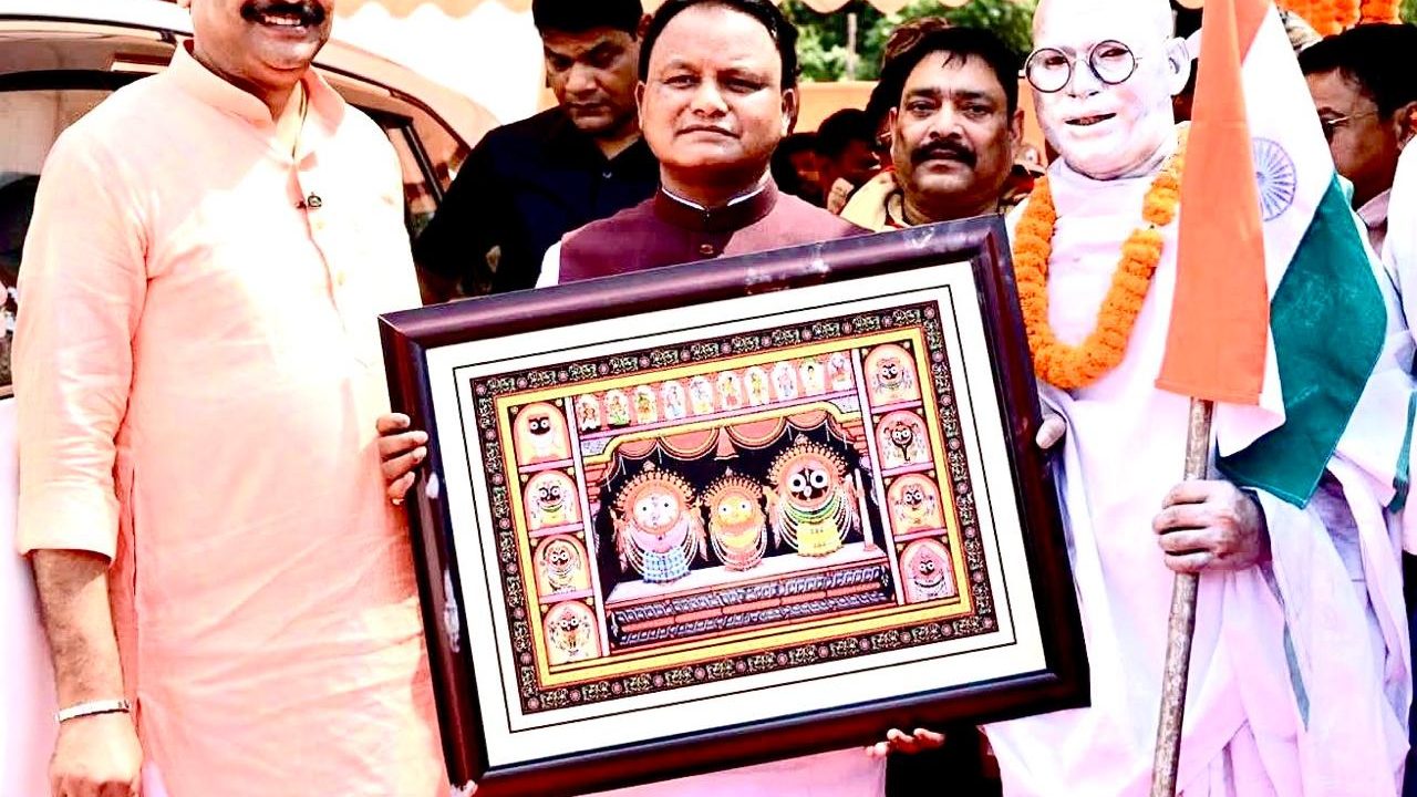 ସିଲଭର ଗାନ୍ଧୀଙ୍କୁ ମୁଖ୍ୟମନ୍ତ୍ରୀଙ୍କର ଭବ୍ୟ ସମ୍ବର୍ଦ୍ଧନା